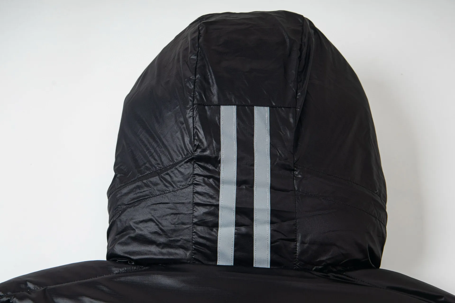 P780 Canada Goose New Puff Couple Style Hooded Down Jacket 1️⃣The fabric is made of recycled Feather-Light tear-resistant fabric, which is ultra-light and has no weight-bearing feeling on the upper body. The unique black label highlights the temperament. The interior is filled with white duck down, making the upper body very light and comfortable! 2️⃣It is very youthful and energetic, and can be easily worn by both men and women. It is very in line with the fashion aesthetic concepts of today's young people! 3️⃣ A full set of customized accessories, complete with three standards, same style for men and women, a must-have for couples. Size: S-XXL